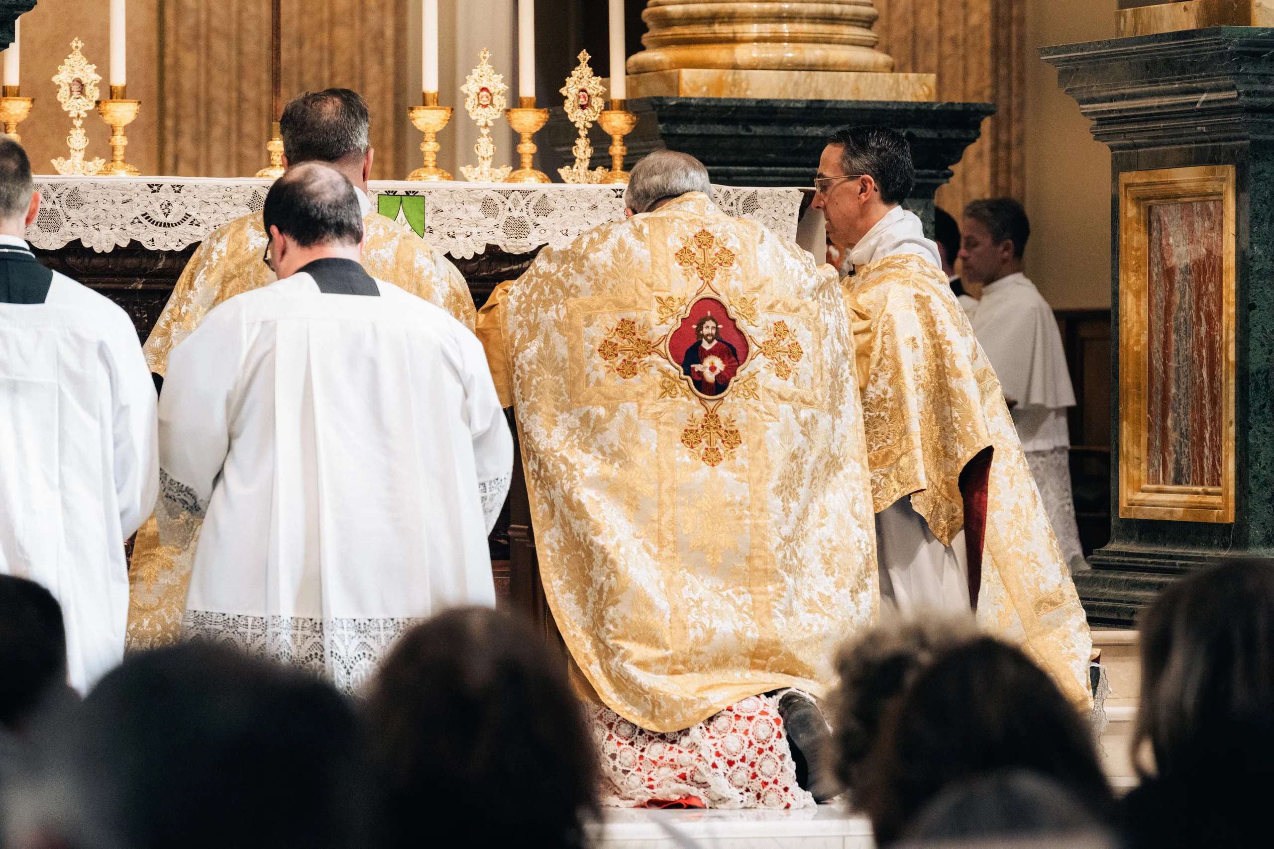 Cardinal Raymond Burke consecrates the U.S. to the Sacred Heart of Jesus (Credit: CatholicVote/Samantha Casper)